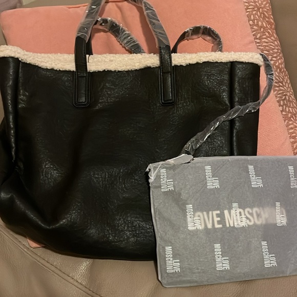 LOVE MOSCHINO Large Berber Lined Tote with Zip Pouch in black - Picture 7 of 12